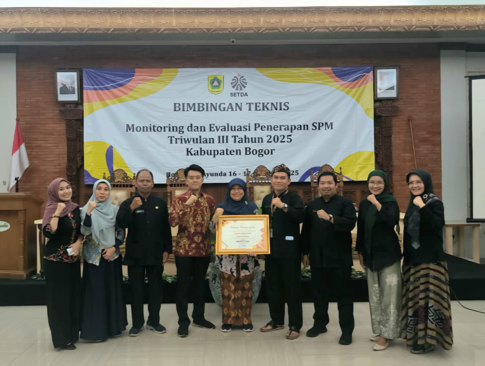 Dinas Kesehatan Kabupaten Bogor Raih Penghargaan dari Bupati Bogor atas Capaian Kinerja Penerapan Standar Pelayanan Minimal Tahun 2024