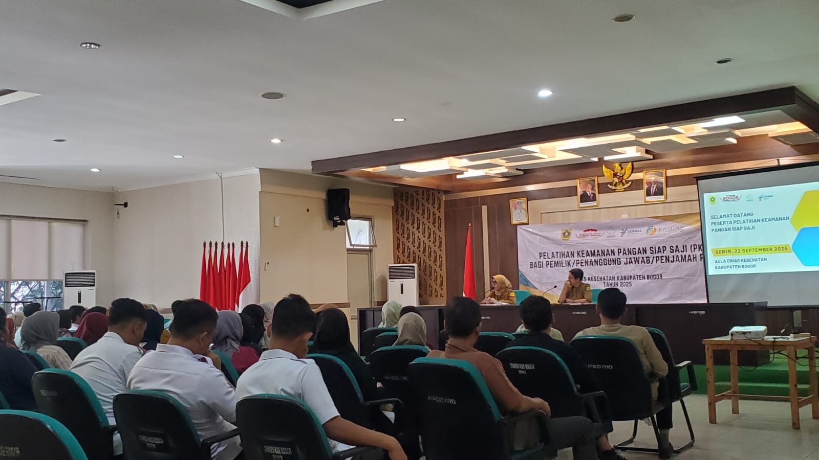 Dinas Kesehatan Kabupaten Bogor Selenggarakan Pelatihan Keamanan Pangan Siap Bagi Relawan Penjamah Pangan Dalam Rangka Percepatan SLHS Bagi SPPG