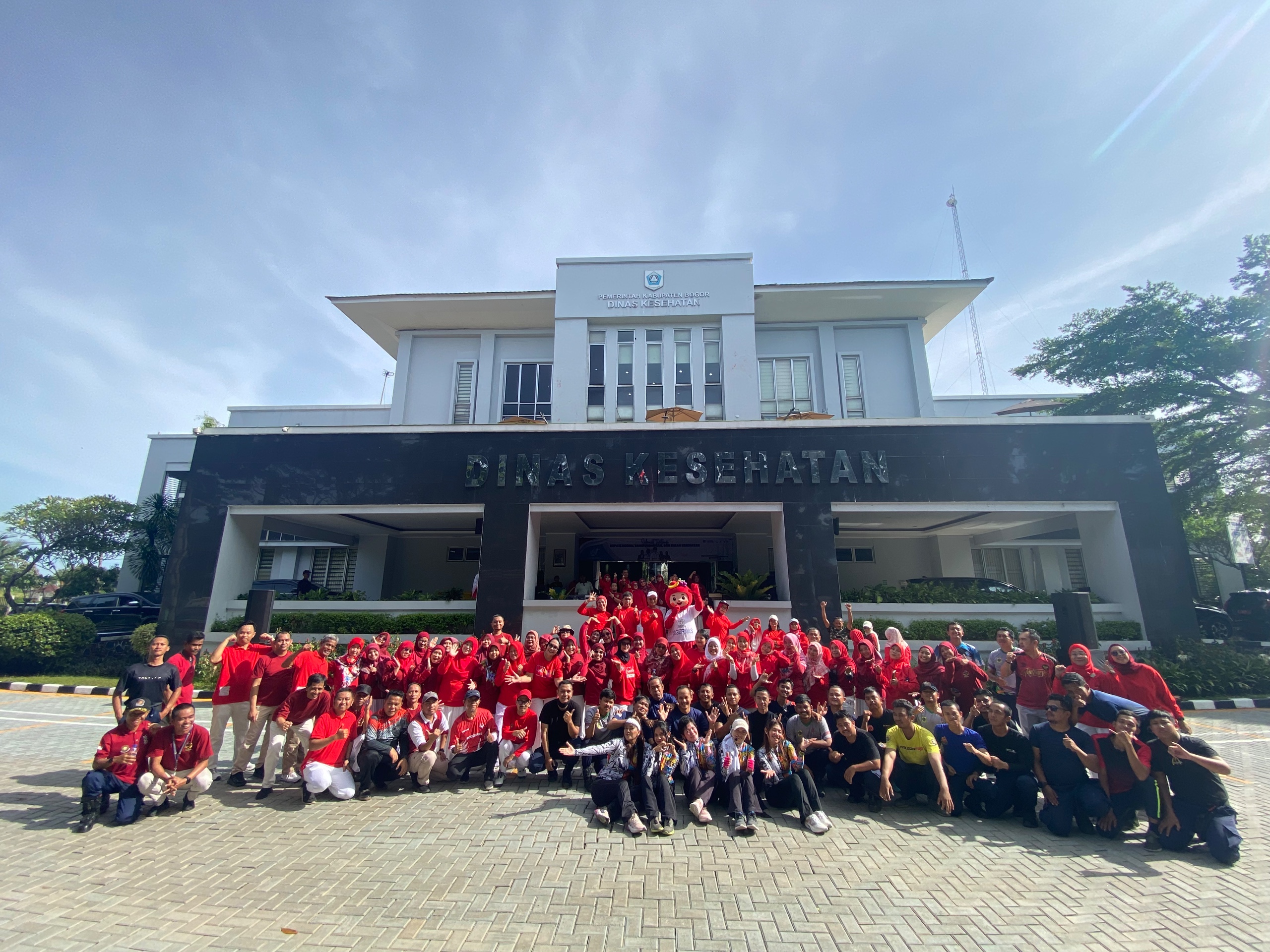 Senam Bersama Meriahkan Hari Kesehatan Nasional ke-61